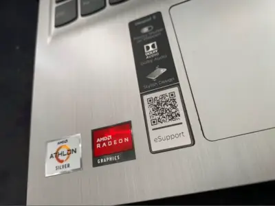 Laptop Lenovo con procesador AMD Ryzen - miniatura 6