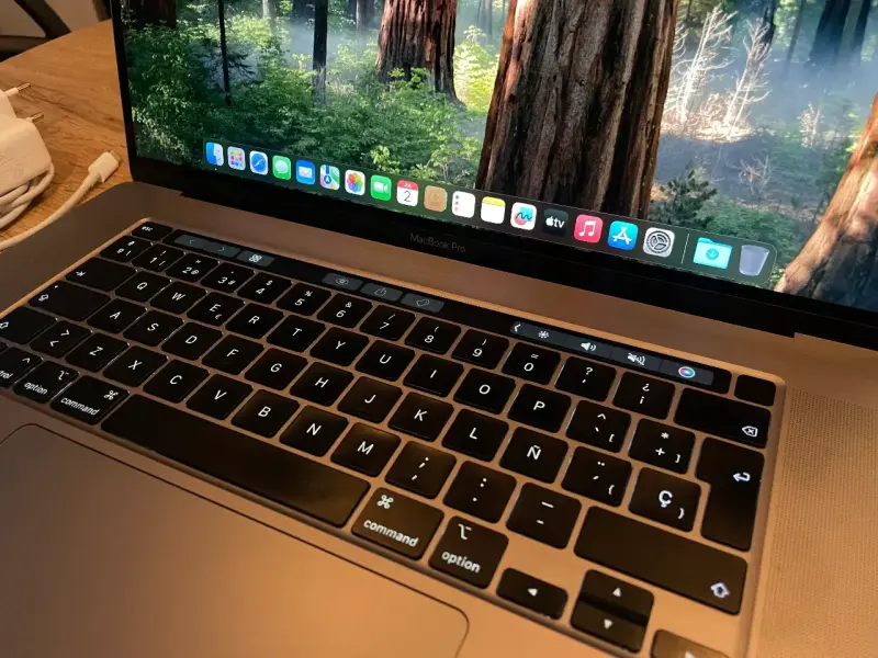 MacBook Pro i9 16" 2019 con Touchbar - 4