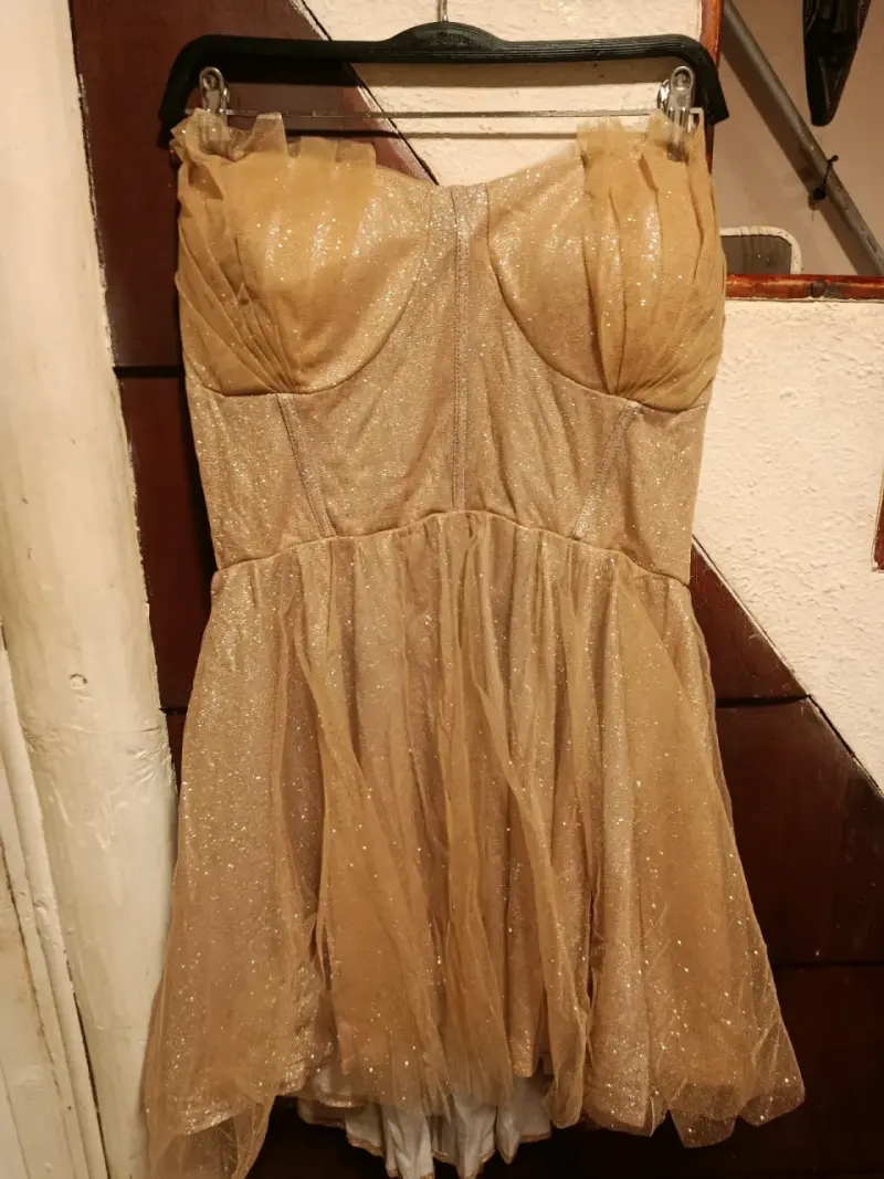 Vestido corto strapless dorado brillante - 3