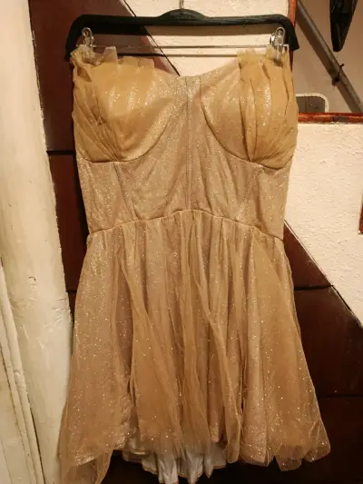 Vestido corto strapless dorado brillante - miniatura 3