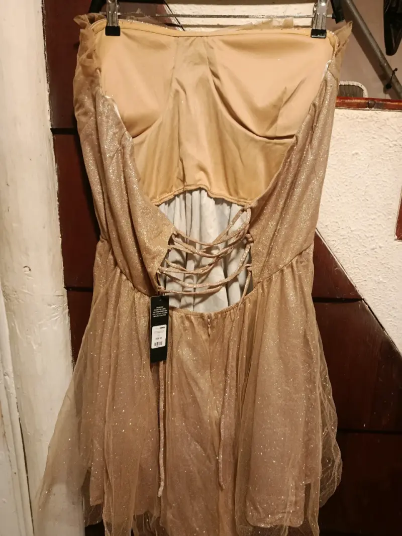 Vestido corto strapless dorado brillante - 4