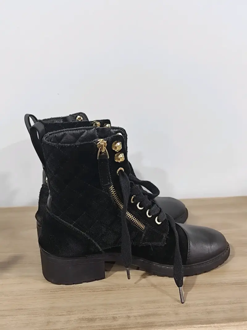 Botines negros de gamuza con cierre lateral - 1