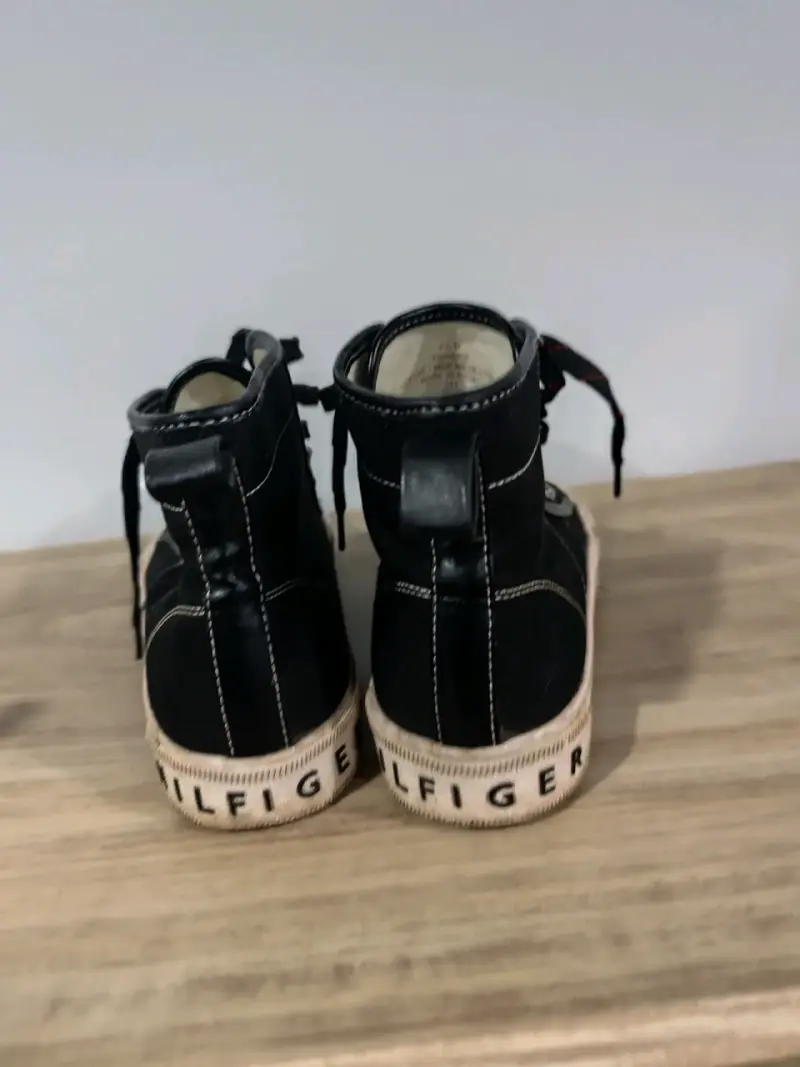 Zapatillas negras de lona estilo botín - 2