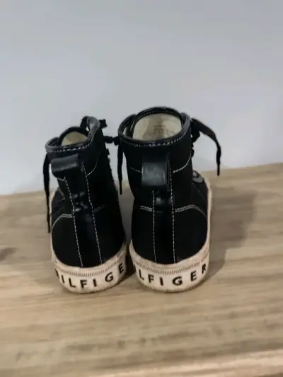 Zapatillas negras de lona estilo botín - miniatura 2