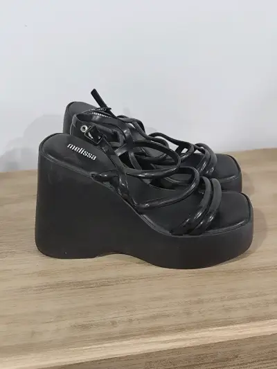 Sandalias plataforma negras Melissa - miniatura 1