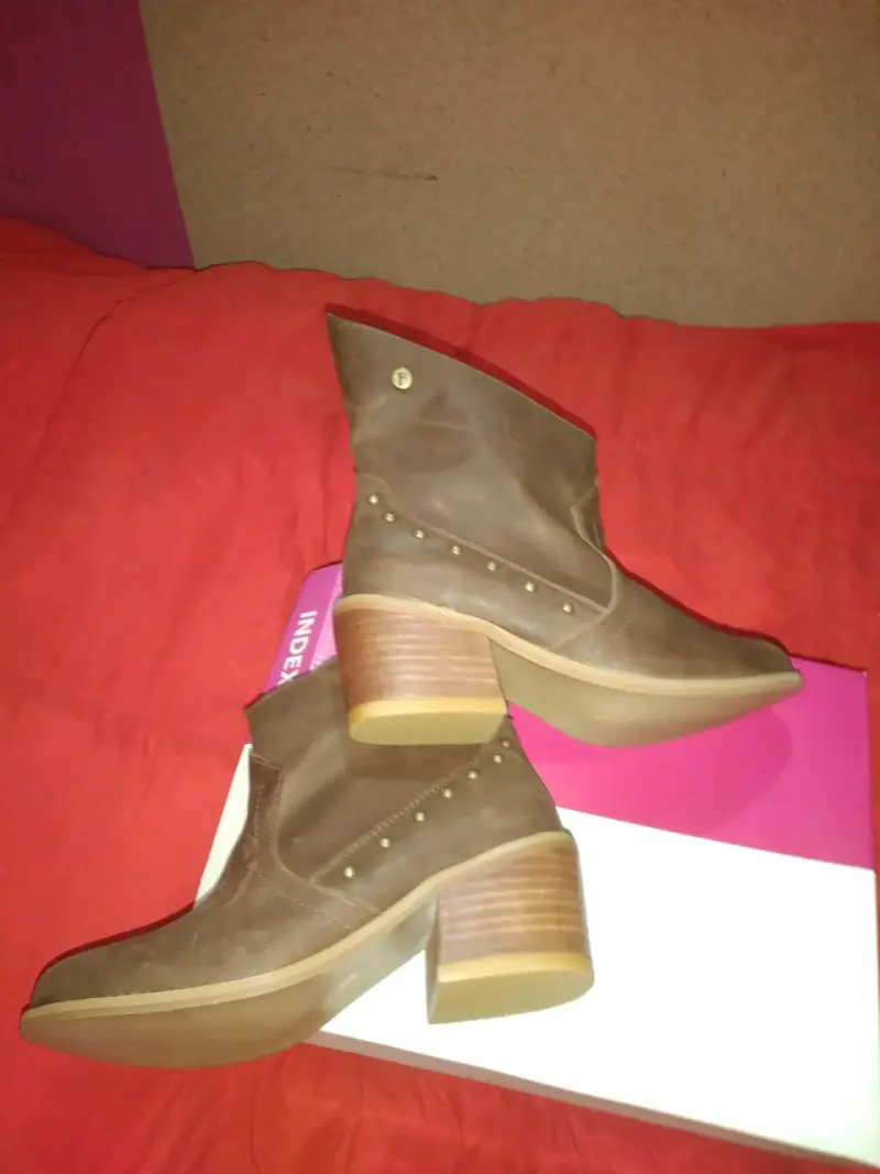 Botines de cuero marrón con tacón alto - 1