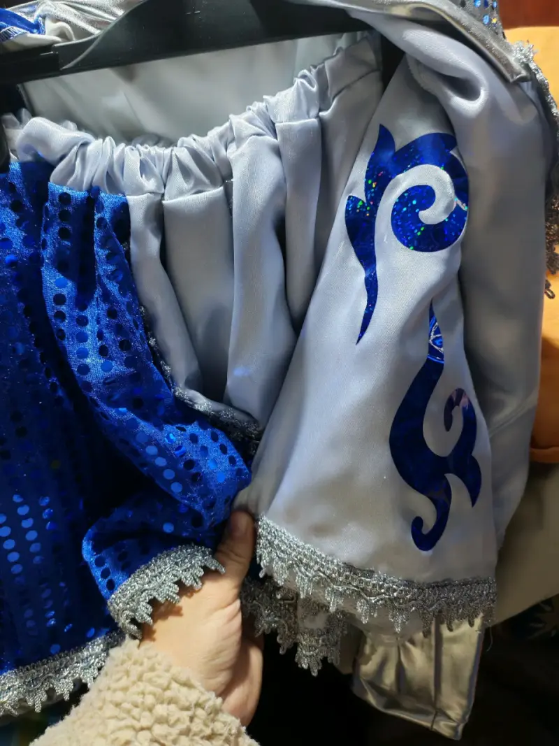 Traje de danza folclórica azul con sombrero - 6