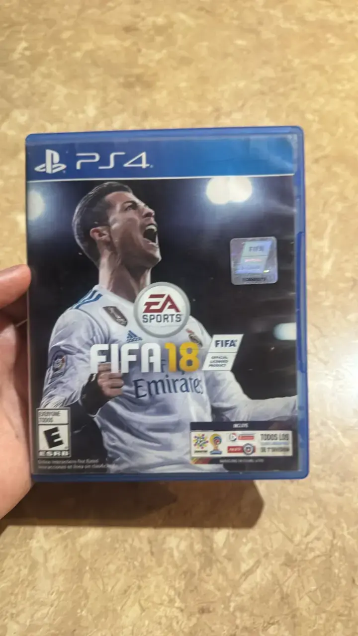 Juego FIFA 18 para PS4 en buen estado - 1