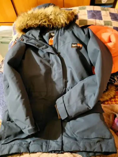 Chaqueta de invierno lip! azul con capucha de piel - miniatura 2