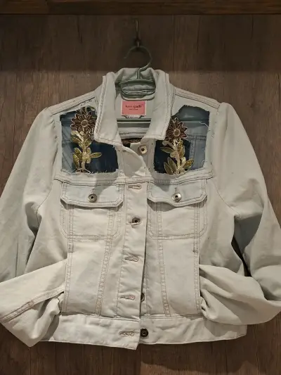 Chaqueta de mezclilla con bordado floral - miniatura 1