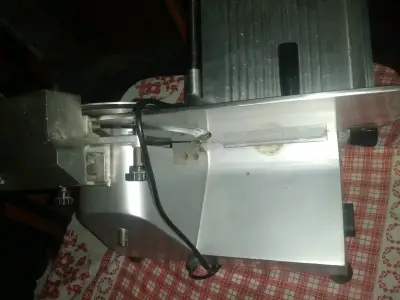 Cortadora de fiambres eléctrica de acero inoxidable - miniatura 3