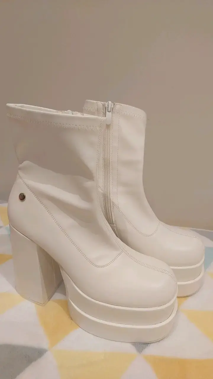 Botines de plataforma blancos con cierre lateral - 1