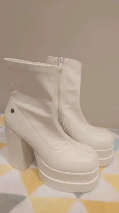 Botines de plataforma blancos con cierre lateral - miniatura 1