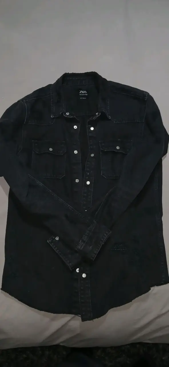 Camisa de mezclilla negra Zara para hombre - 1