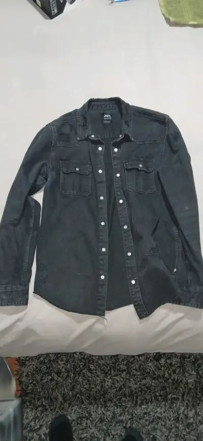 Camisa de mezclilla negra Zara para hombre - miniatura 3