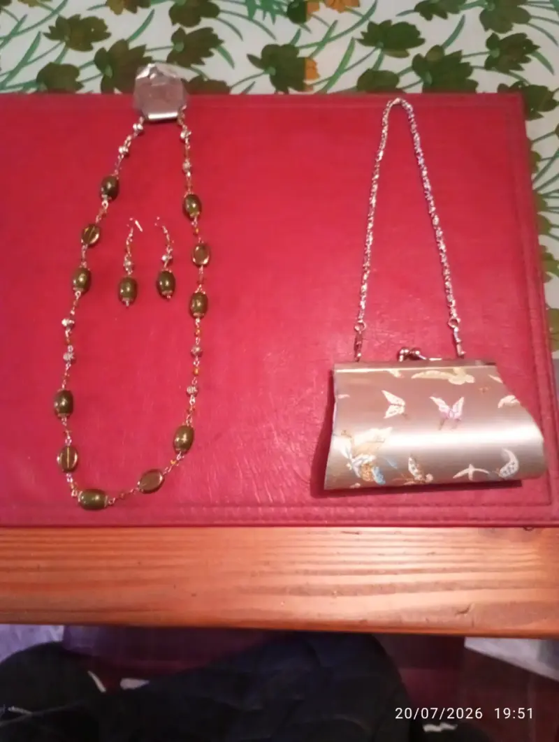 Set de collar, aretes y bolso elegante - 1