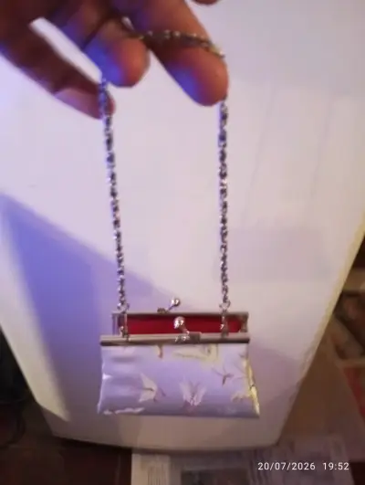 Set de collar, aretes y bolso elegante - miniatura 2