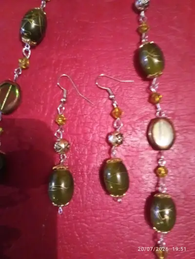Set de collar, aretes y bolso elegante - miniatura 3