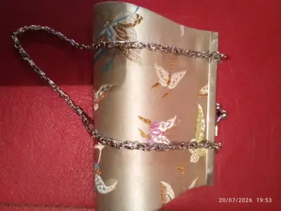 Set de collar, aretes y bolso elegante - miniatura 5