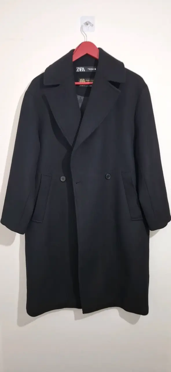 Abrigo negro elegante Zara para mujer - 1