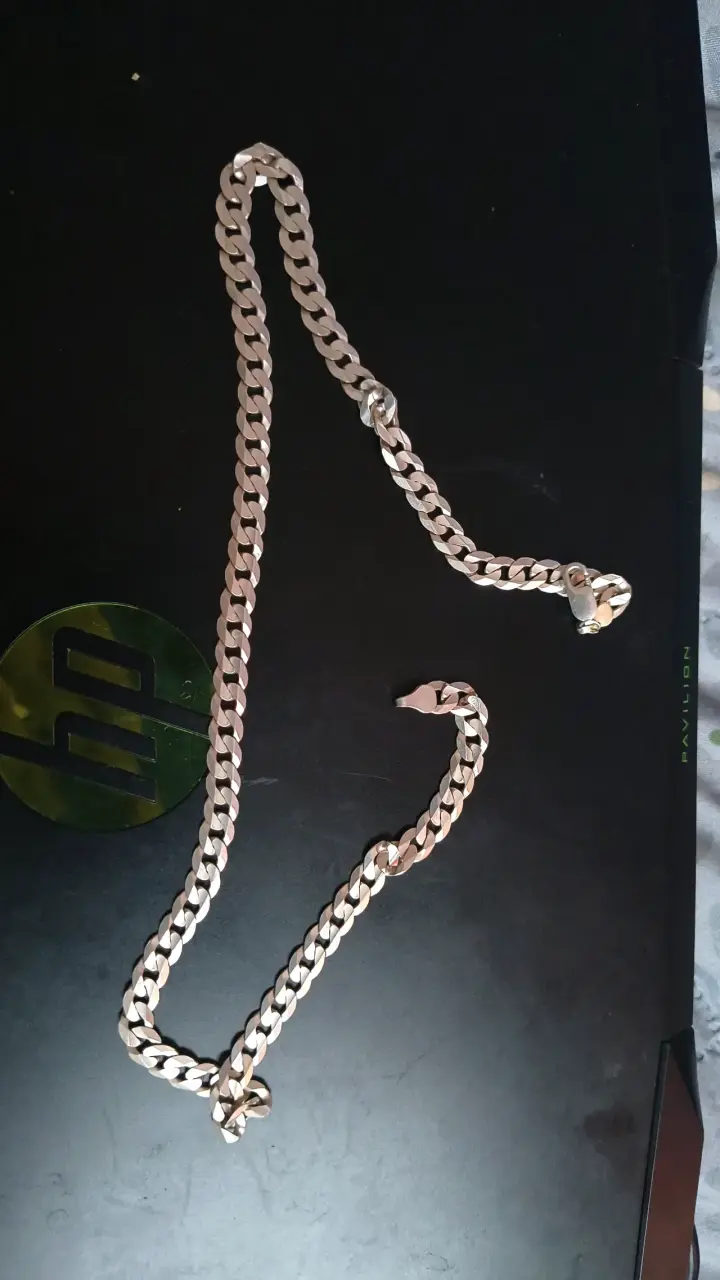 Cadena de plata estilo cubano