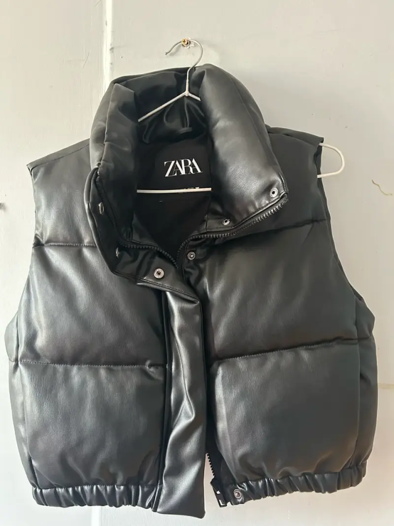 Chaleco acolchado negro Zara para mujer - 1