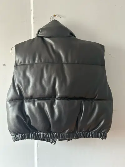 Chaleco acolchado negro Zara para mujer - miniatura 2