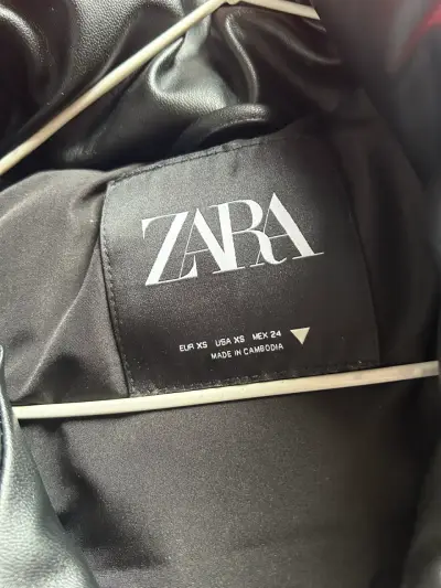 Chaleco acolchado negro Zara para mujer - miniatura 3
