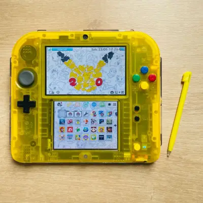 Consola Nintendo 2DS Edición Pikachu Transparente - miniatura 1