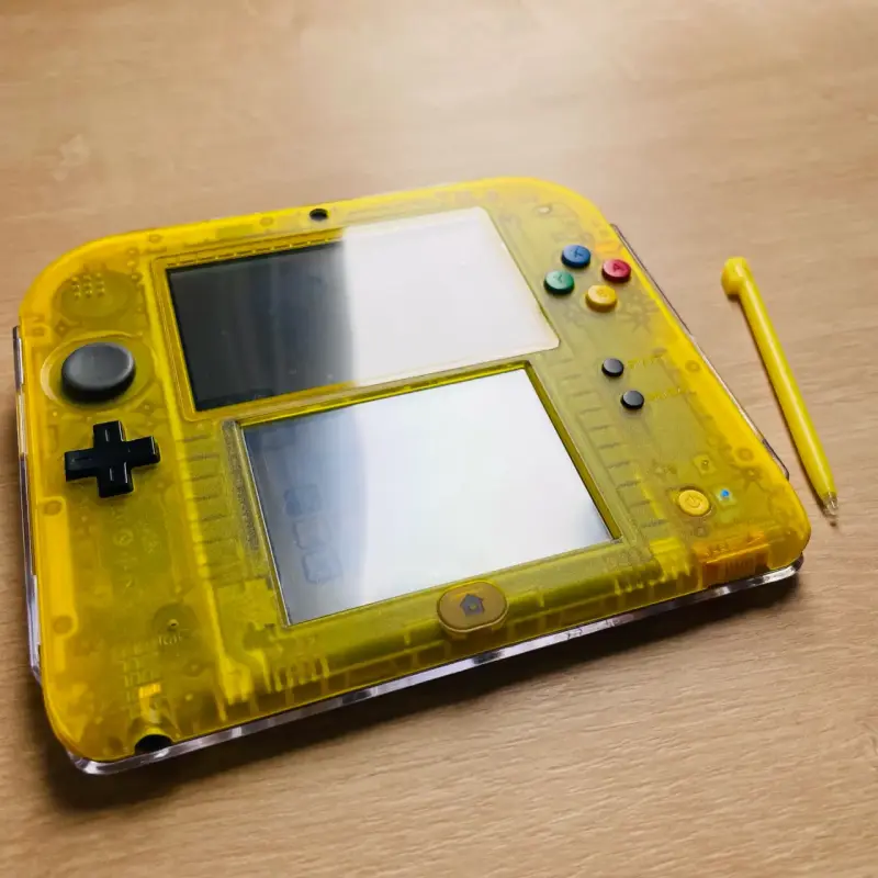 Consola Nintendo 2DS Edición Pikachu Transparente - 2