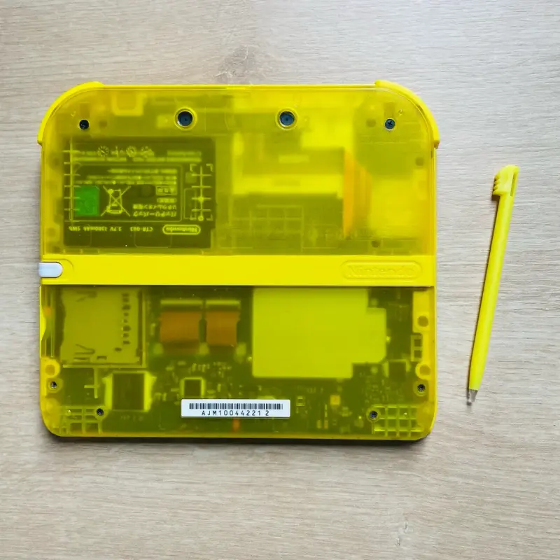 Consola Nintendo 2DS Edición Pikachu Transparente - 3