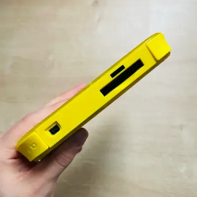 Consola Nintendo 2DS Edición Pikachu Transparente - miniatura 4