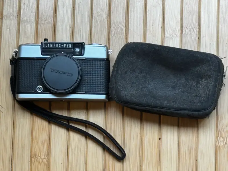 Cámara vintage Olympus Pen con estuche - 4