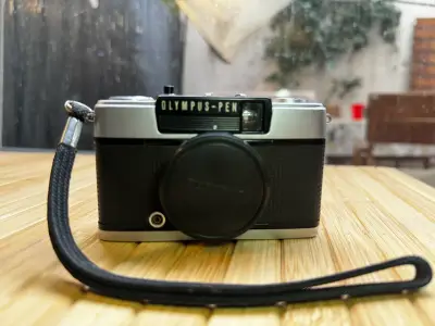 Cámara vintage Olympus Pen con estuche - miniatura 6