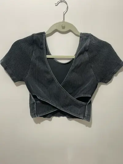 Top azul oscuro con espalda cruzada - miniatura 2