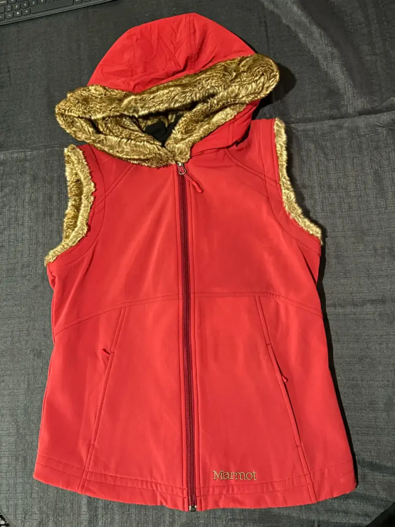 Chaleco sin mangas rojo Marmot con capucha - 1