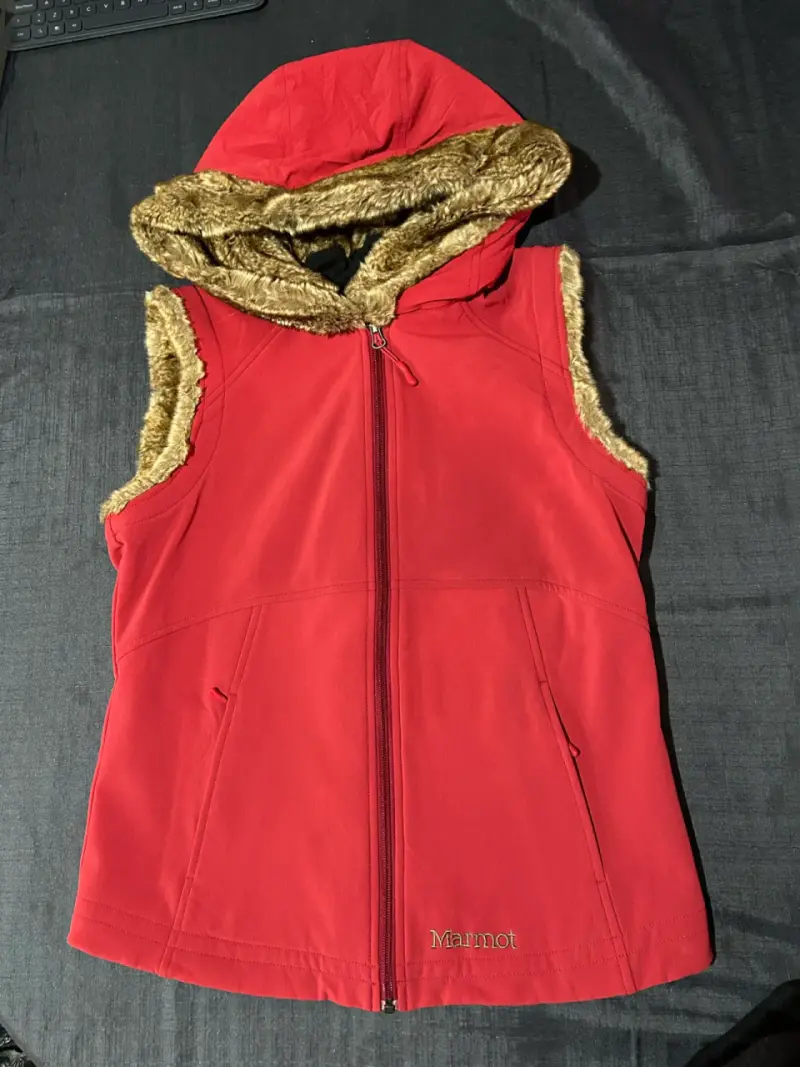 Chaleco sin mangas rojo Marmot con capucha - 2