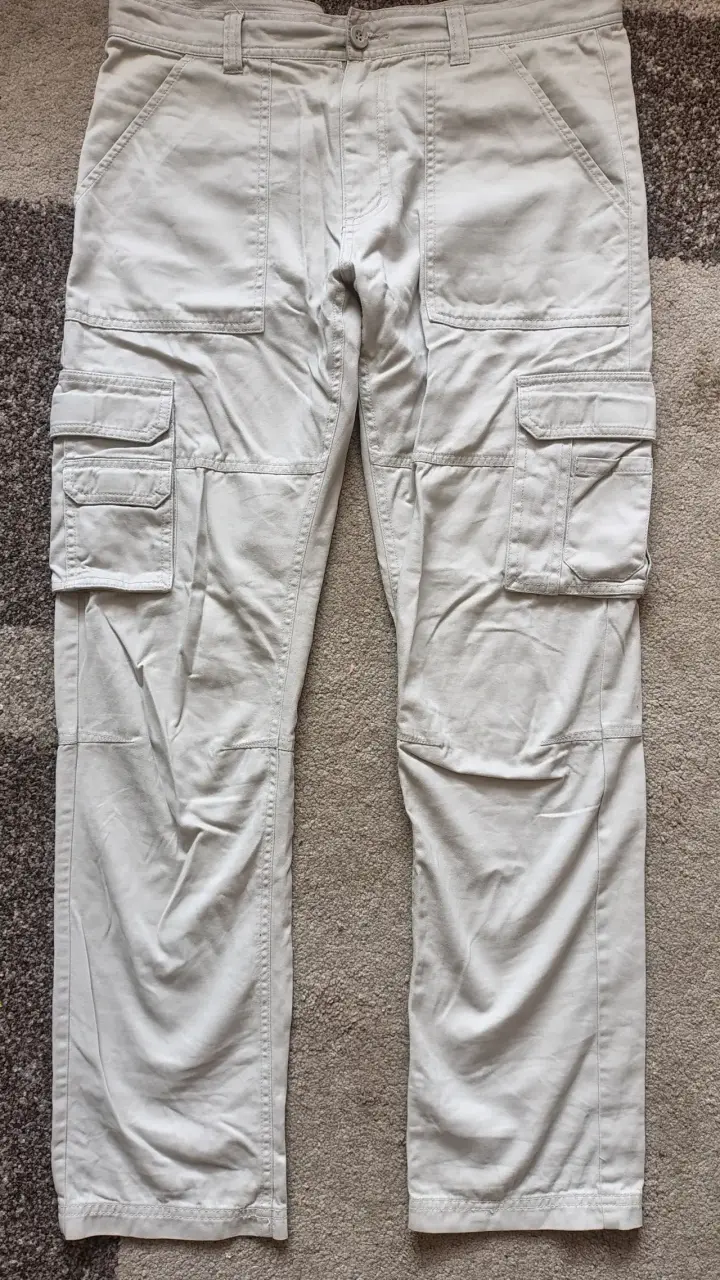 Pantalones cargo beige para hombre con bolsillos - 1