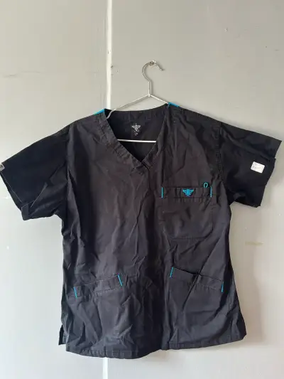 Polera médica con estampado de corazones - miniatura 5
