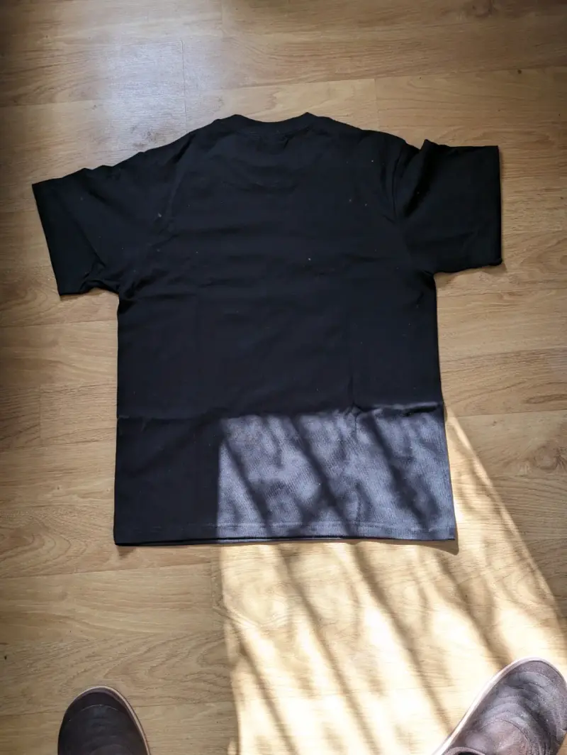 Polera negra By Bathing Ape con diseño exclusivo - 2