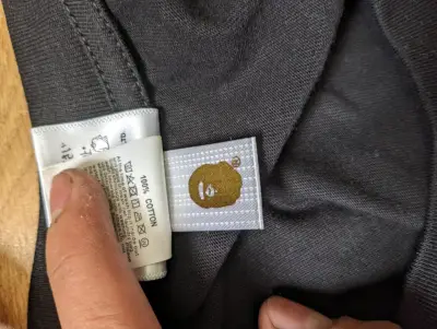 Polera negra By Bathing Ape con diseño exclusivo - miniatura 4