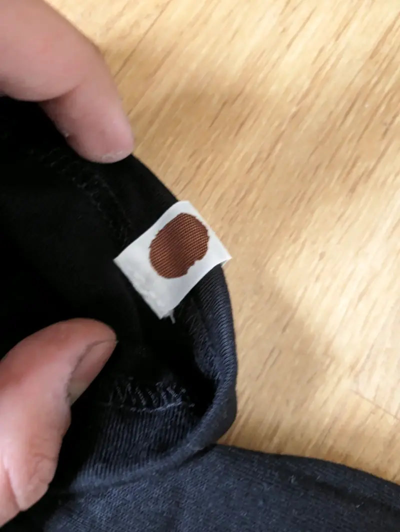 Polera negra By Bathing Ape con diseño exclusivo - 6
