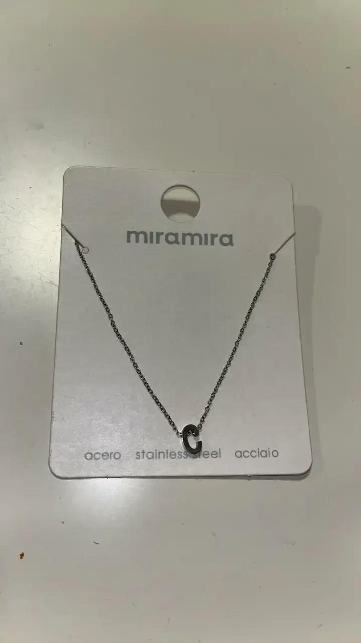 Collar de acero inoxidable con dije de letra C - 1