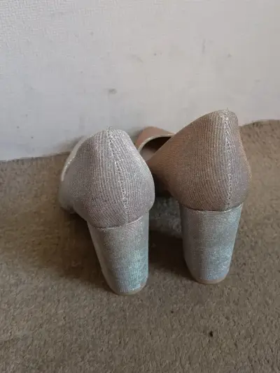 Zapatos de tacón alto plateados brillantes Gala - miniatura 3