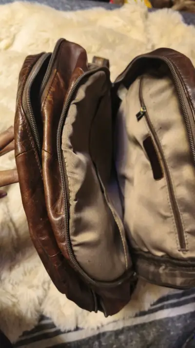 Bolso de cuero vintage en buen estado - miniatura 2