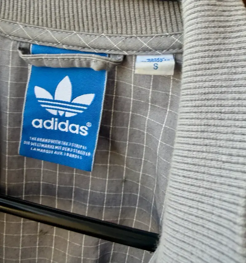 Chaqueta ADIDAS deportiva gris con logo bordado - 6