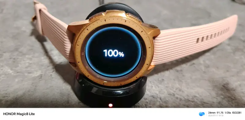 Smartwatch Honor Magic8 Lite dorado con correa rosa - 1