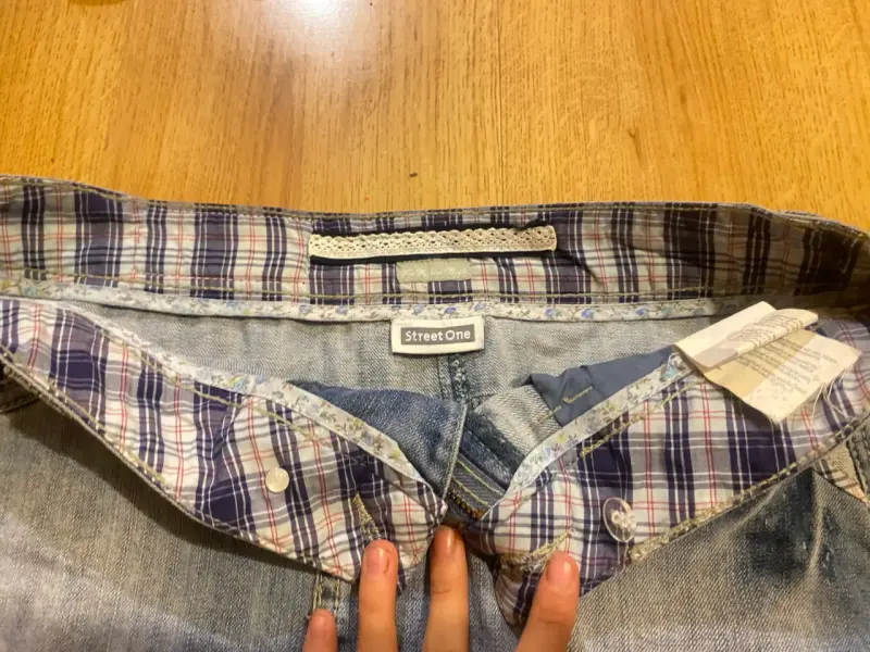 Falda de mezclilla azul con diseño casual - 2