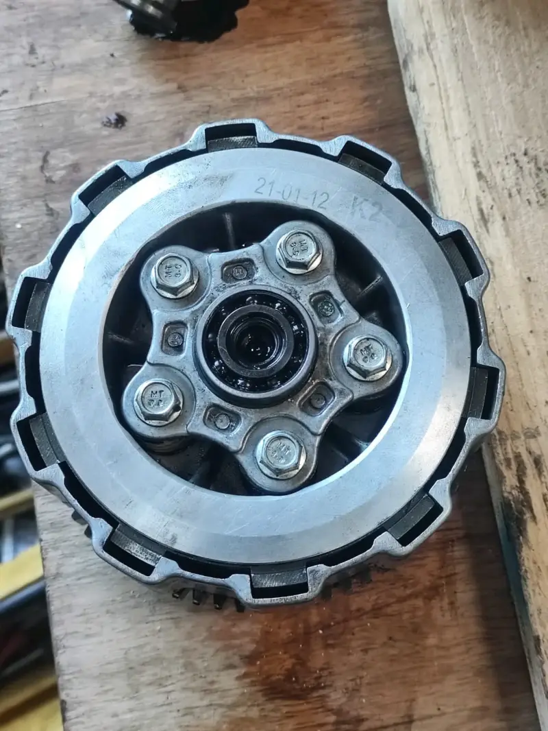 Embrague de motocicleta en buen estado