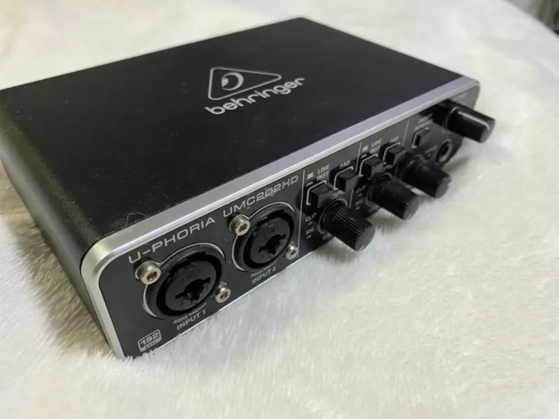 Interfaz de audio Behringer U-Phoria UMC202HD - 1